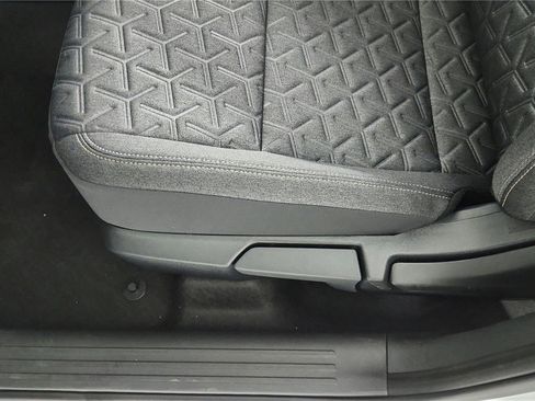 Used 2025 Nissan Kicks SV image 27