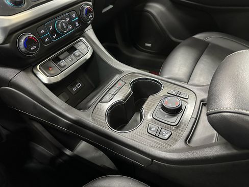 Certified 2023 GMC Acadia SLT w/ Elevation Edition image 33