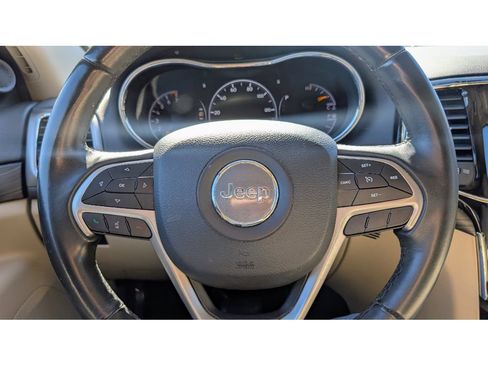 Used 2019 Jeep Grand Cherokee Laredo w/ 18" Wheel & 8.4" Radio Group image 19