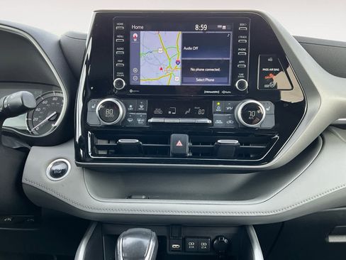 Used 2021 Toyota Highlander XLE AWD/4WD image 13