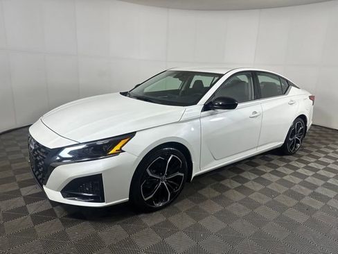 Certified 2025 Nissan Altima 2.5 SR image 7