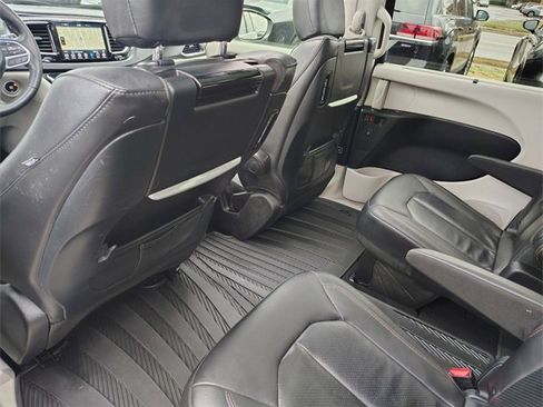 Used 2020 Chrysler Pacifica Touring-L Plus w/ Tire & Wheel Group image 30