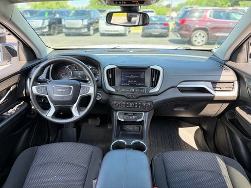 Used 2024 GMC Terrain SLE w/ Driver Convenience Package AWD/4WD image 2