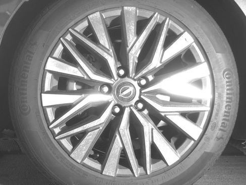 Used 2025 Nissan Altima 2.5 SV FWD image 12