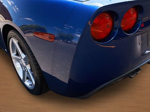 Used 2006 Chevrolet Corvette Coupe w/ Preferred Equipment Group RWD image 9