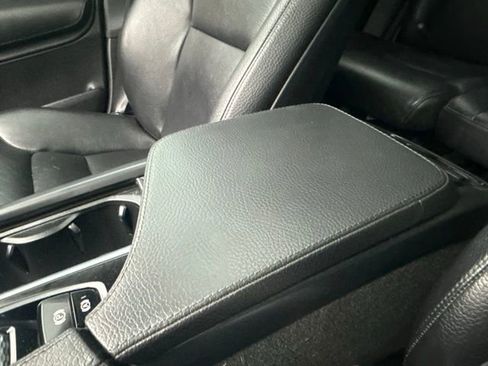 Used 2016 Volvo XC90 T6 Momentum w/ Vision Package image 26