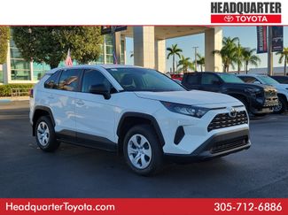 Used 2022 Toyota RAV4 LE video 1