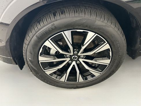 Used 2025 Volvo XC60 B5 Plus image 11