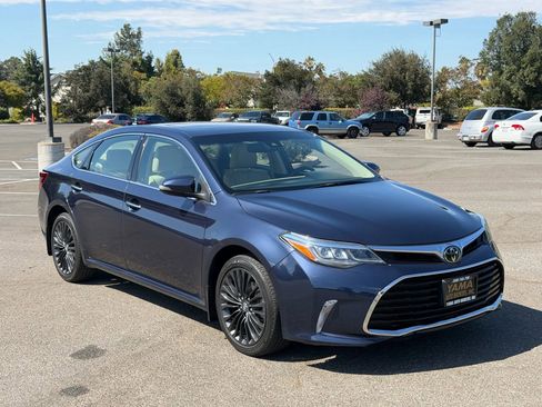 Used 2018 Toyota Avalon Touring image 7