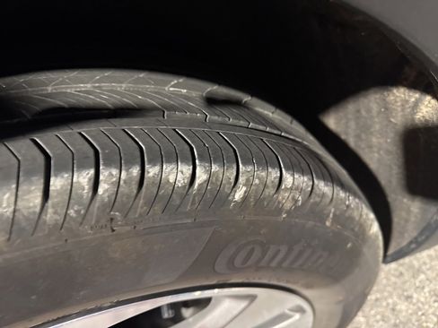 Used 2023 Buick Envision Essence image 12