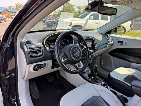 Used 2018 Jeep Compass Limited w/ Navigation Group AWD/4WD image 13