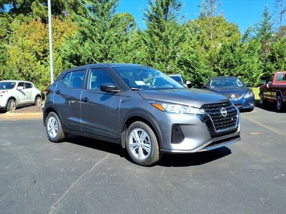 New 2025 Nissan Kicks Play S