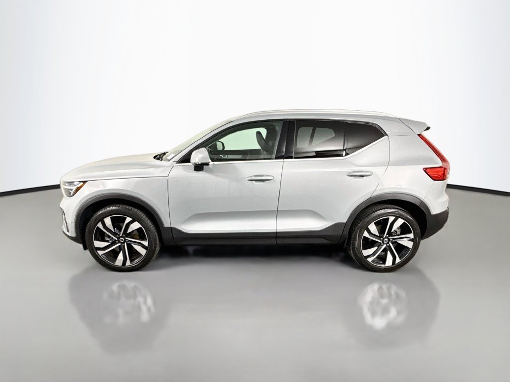 Used 2025 Volvo XC40 B5 Plus w/ Climate Package AWD/4WD image 4