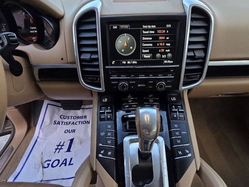Used 2016 Porsche Cayenne AWD/4WD image 19