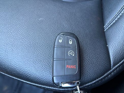 Used 2025 Jeep Compass Limited image 22