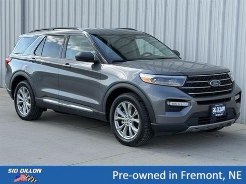 Used 2021 Ford Explorer XLT w/ Equipment Group 202A AWD/4WD image 2