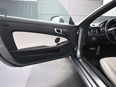 Used 2015 Mercedes-Benz SLK 250 image 8