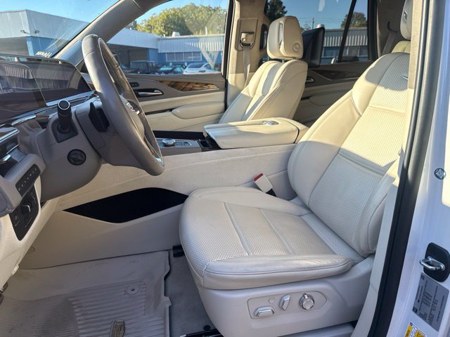 Used 2022 Cadillac Escalade Sport Platinum w/ LPO, ONYX Package AWD/4WD image 12
