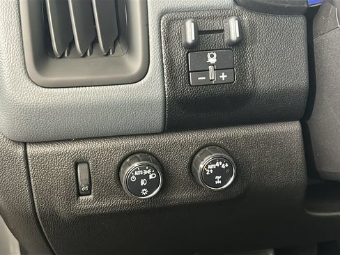 Used 2019 Chevrolet Colorado Z71 AWD/4WD image 24