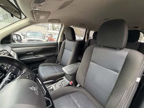 Used 2016 Mitsubishi Outlander SEL image 16
