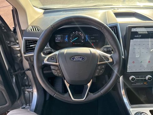 Used 2024 Ford Edge Titanium image 19