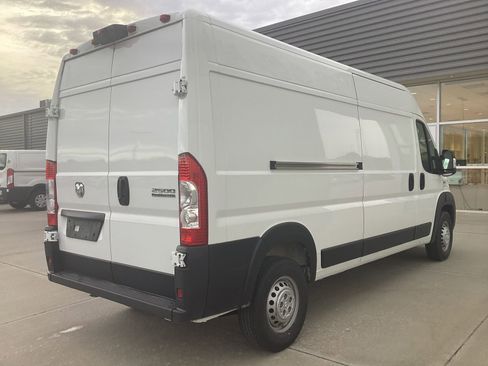 Used 2025 RAM ProMaster 2500 w/ Convenience Group FWD image 3