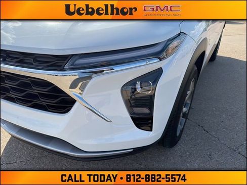 Used 2025 Chevrolet Trax LT w/ Driver Confidence Package image 13