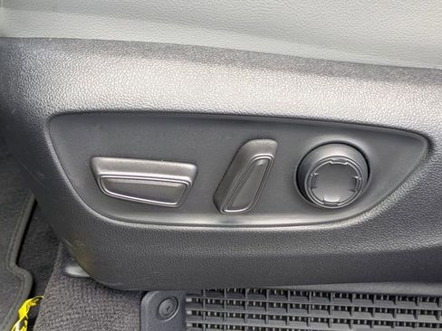 Used 2025 Toyota Sienna XLE FWD image 22