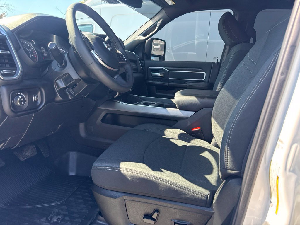 Used 2026 RAM 3500 Big Horn AWD/4WD image 3