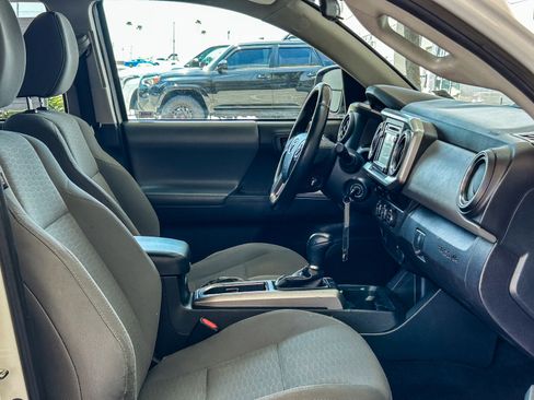 Used 2017 Toyota Tacoma SR5 RWD image 16