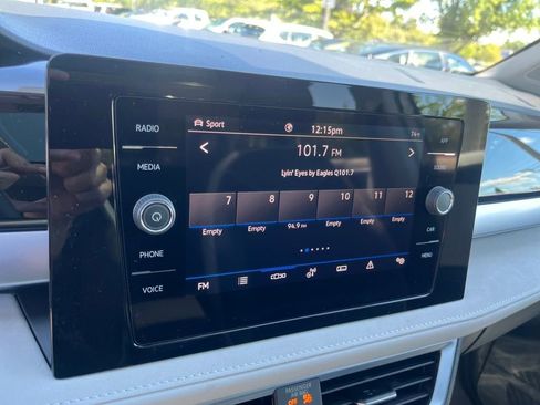 New 2025 Volkswagen Taos SE image 11