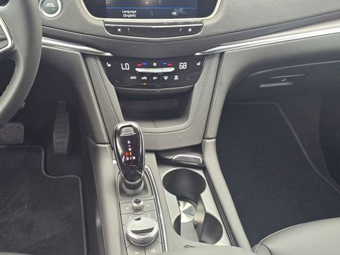 New 2026 Cadillac XT5 Luxury image 18