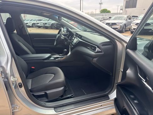 Used 2020 Toyota Camry LE image 25