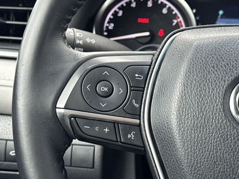 Used 2018 Toyota Camry XLE FWD image 6