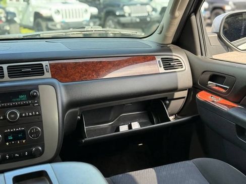 Used 2013 GMC Yukon XL SLE w/ Convenience Package AWD/4WD image 28