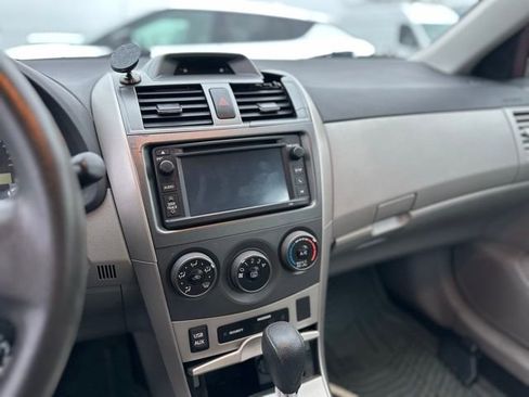 Used 2013 Toyota Corolla LE image 9