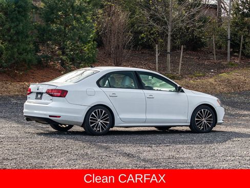 Used 2016 Volkswagen Jetta Sport image 9
