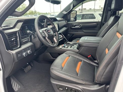 Used 2025 GMC Sierra 2500 AT4 w/ AT4 Premium Plus Package AWD/4WD image 4