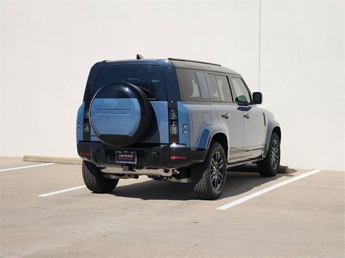 New 2026 Land Rover Defender 110 X-Dynamic SE image 4