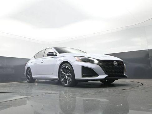 Used 2023 Nissan Altima 2.5 SR FWD image 27