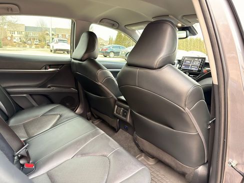 Used 2022 Toyota Camry XLE image 19