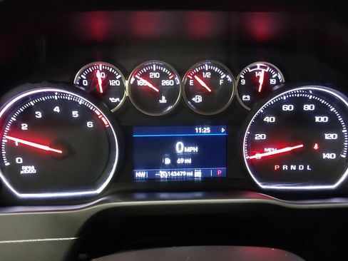 Used 2021 Chevrolet Silverado 2500 LT w/ Snow Plow Prep/Camper Package image 18