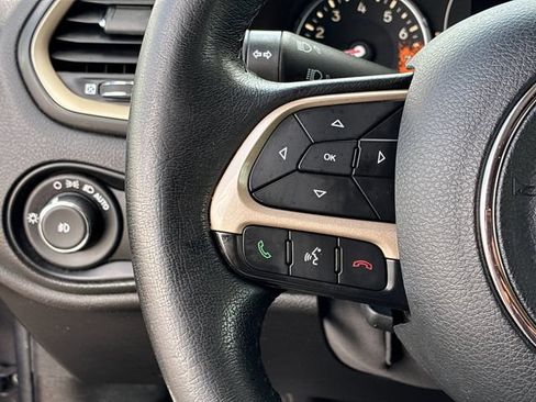 Used 2016 Jeep Renegade Latitude FWD image 23