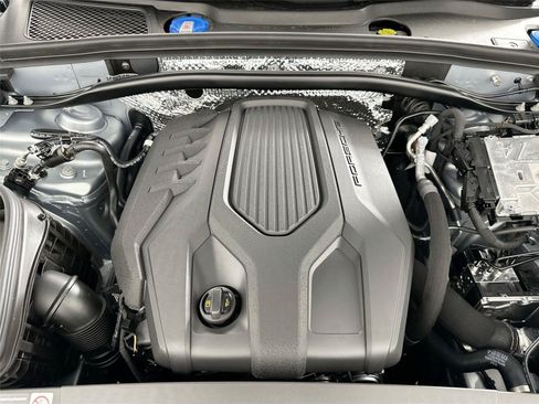 Certified 2026 Porsche Macan AWD/4WD image 37
