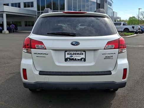 Used 2010 Subaru Outback 3.6R Limited AWD/4WD image 6