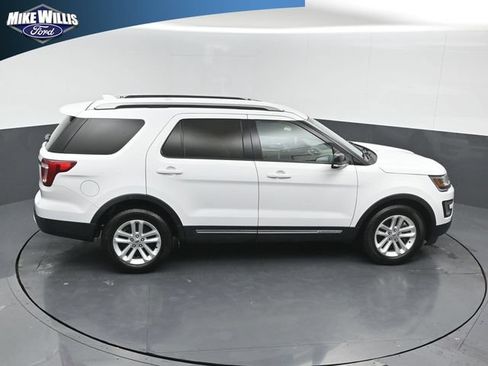 Used 2017 Ford Explorer XLT w/ Equipment Group 202A FWD image 16