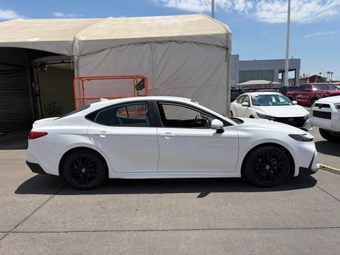 Used 2025 Toyota Camry SE FWD image 3