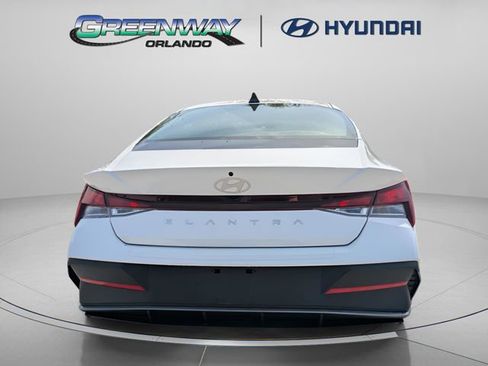 Used 2024 Hyundai Elantra SE FWD image 8