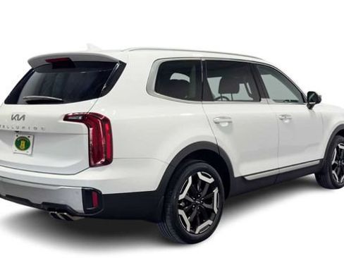 Used 2023 Kia Telluride S FWD image 2