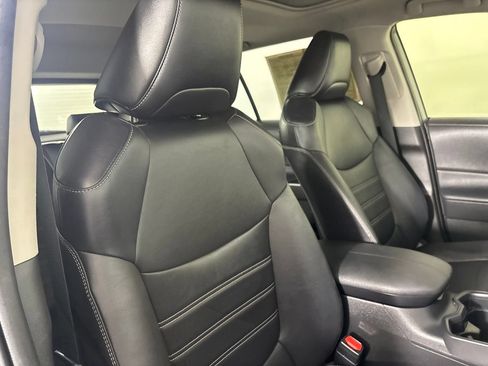 Used 2021 Toyota RAV4 XLE Premium FWD image 31